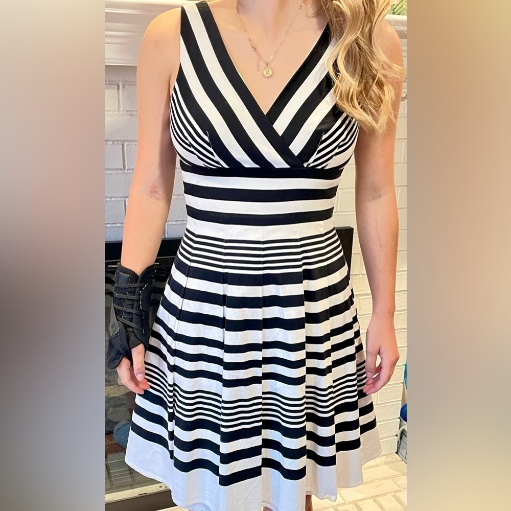 White House Black Market Sz 8 Dress